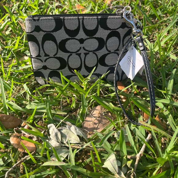 Coach Black Signature Wristlet NWT - Picture 2 of 6